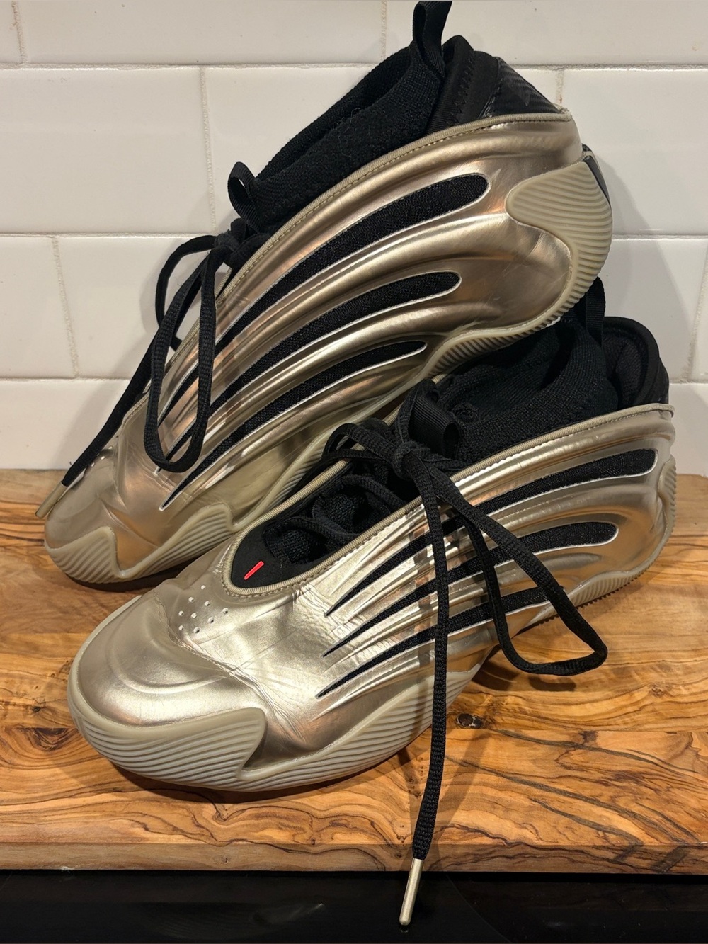 adidas Harden Volume 8 Metallic Gold Black Size 9 Basketball Shoes JR2506
I